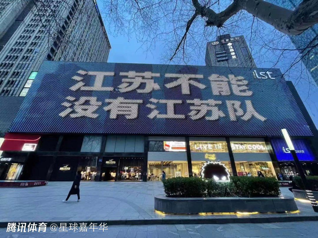 曼联决定不触发续约条款据TA记者奥恩斯坦独家报道，曼联决定不触发马夏尔续约条款，球员将在明夏自由身离队。